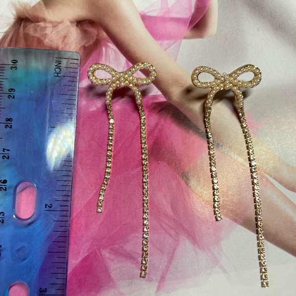 🌟 Gold Tone Pearl Rhinestone Bowknot Earrings - Picture 5 of 5
